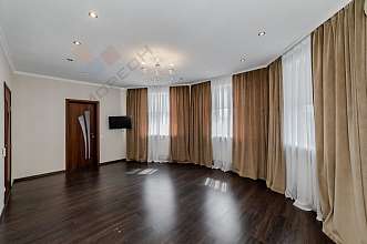 Дом, 3 этажа, 264 м2, 6 сот.