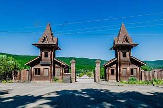 Дом, 3 этажа, 243 м2, 10 сот.