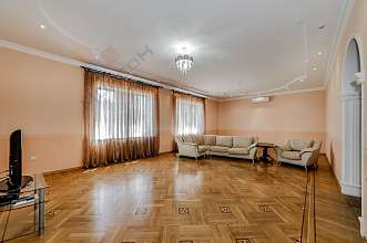 Дом, 2 этажа, 341 м2, 8 сот.