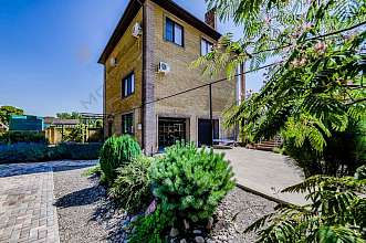 Дом, 3 этажа, 243 м2, 10 сот.