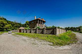 Дом, 3 этажа, 243 м2, 10 сот.