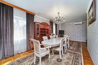 Дом, 3 этажа, 208 м2, 6 сот.