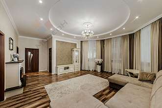 Дом, 3 этажа, 264 м2, 6 сот.