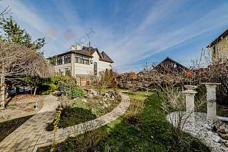 Дом, 3 этажа, 370 м2, 16 сот.