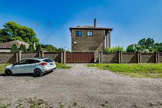 Дом, 3 этажа, 243 м2, 10 сот.