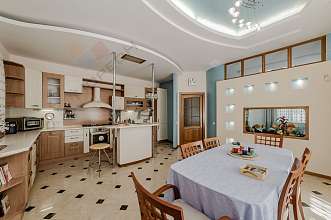 Дом, 3 этажа, 621 м2, 24 сот.