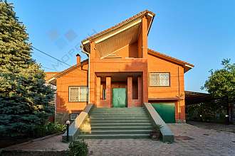 Дом, 3 этажа, 341 м2, 14 сот.