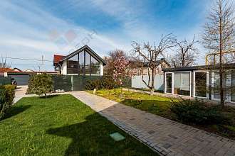 Дом, 2 этажа, 214 м2, 8 сот.