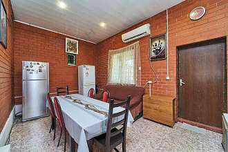 Дом, 3 этажа, 208 м2, 6 сот.