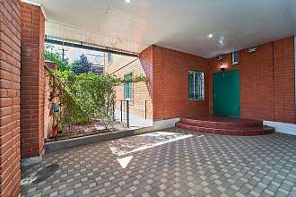 Дом, 3 этажа, 208 м2, 6 сот.