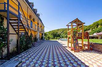 Дом, 3 этажа, 175 м2, 10 сот.