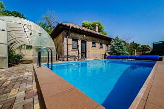 Дом, 3 этажа, 243 м2, 10 сот.