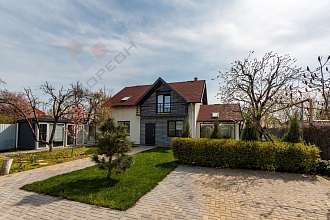 Дом, 2 этажа, 214 м2, 8 сот.