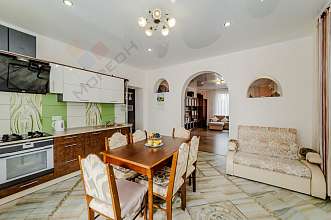 Дом, 2 этажа, 272 м2, 8 сот.