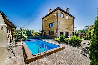 Дом, 3 этажа, 243 м2, 10 сот.