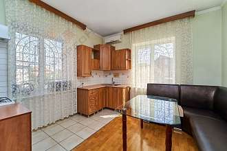 Дом, 3 этажа, 208 м2, 6 сот.