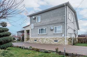 Дом, 3 этажа, 192 м2, 10 сот.