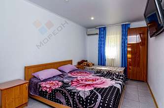 Дом, 3 этажа, 175 м2, 10 сот.