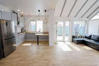 Дом, 2 этажа, 214 м2, 8 сот.