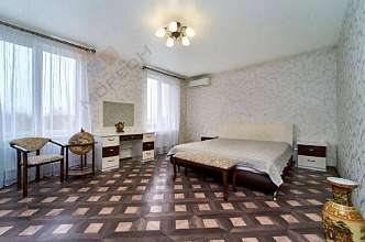 Дом, 3 этажа, 180 м2, 3 сот.