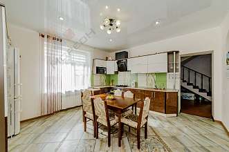 Дом, 2 этажа, 272 м2, 8 сот.