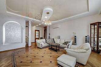 Дом, 3 этажа, 621 м2, 24 сот.