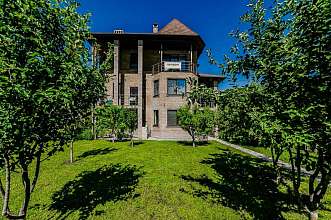 Дом, 3 этажа, 243 м2, 10 сот.