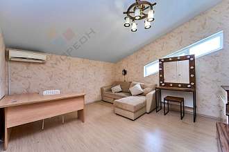 Дом, 3 этажа, 211 м2, 3 сот.