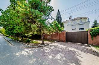 Дом, 3 этажа, 621 м2, 24 сот.