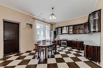Дом, 2 этажа, 341 м2, 8 сот.